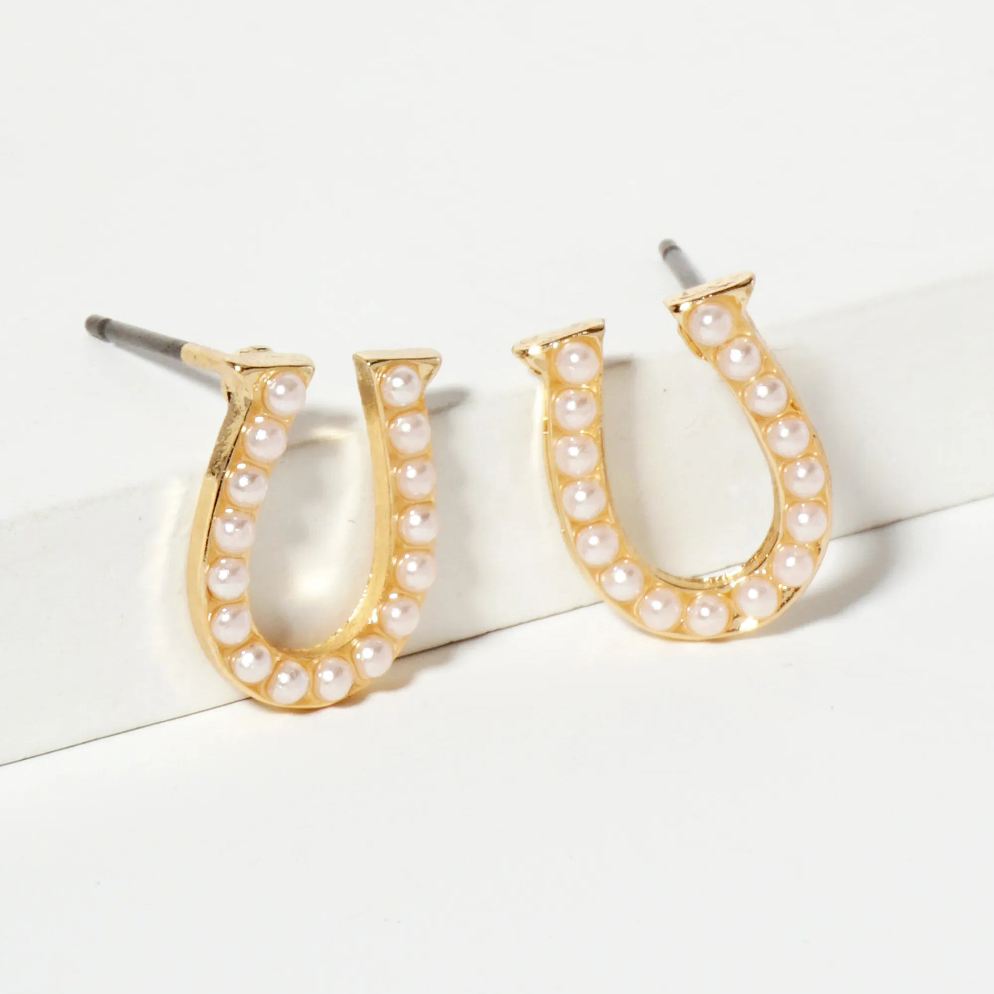 Horseshoe stud earrings inlaid with small pearls