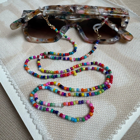 Picture of a multicolored beaded eye wear retainer