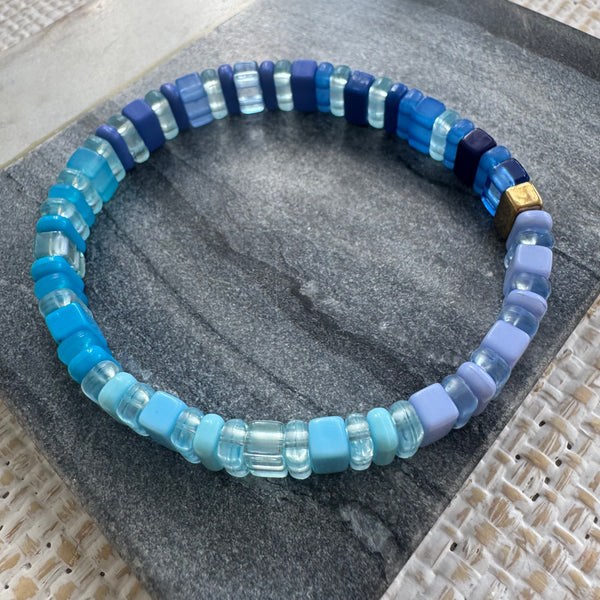 Picture of an ombre blue rectangle bead bracelet.