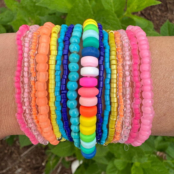 Beautiful set of 16 beaded bracelets. Bracelets are pink, orange, blue, turquoise, yellow and multicolored.
