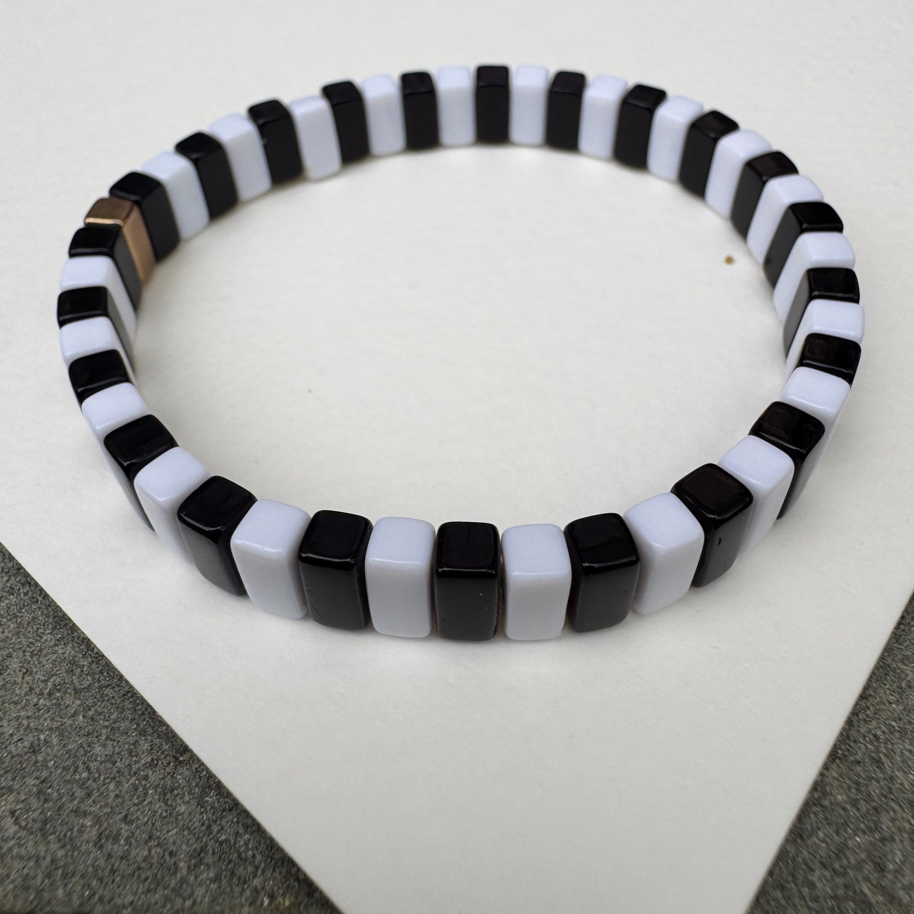 Picture of a black and white monochrome bead bracelet