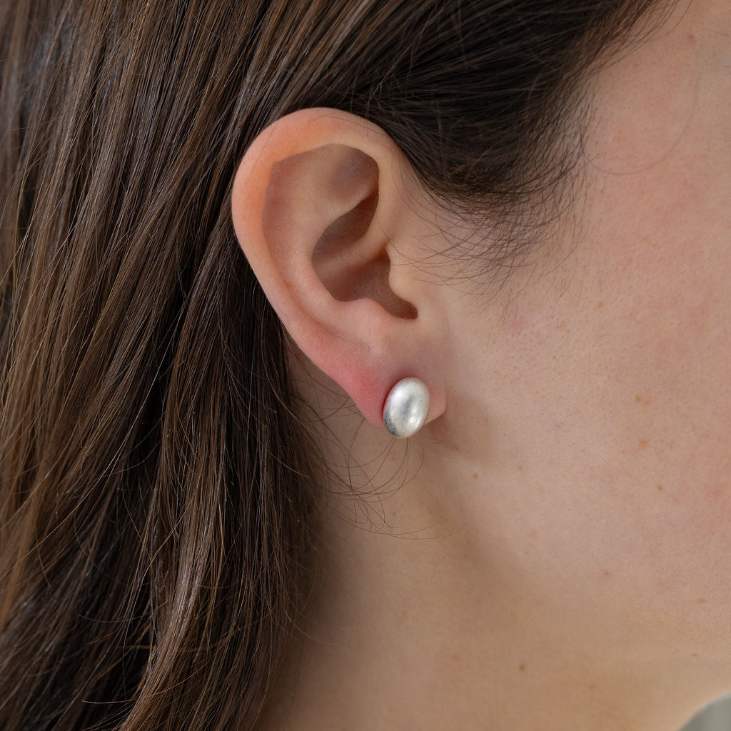 Picture of small fresh water pearl earrings studs.