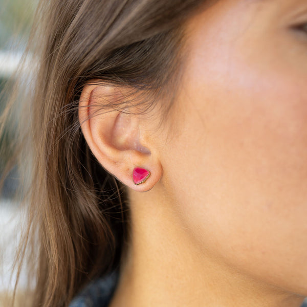 Small pink stone heart stud.