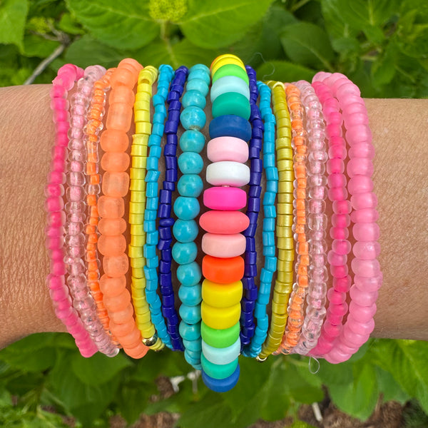 Beautiful set of 16 beaded bracelets. Bracelets are pink, orange, blue, turquoise, yellow and multicolored.