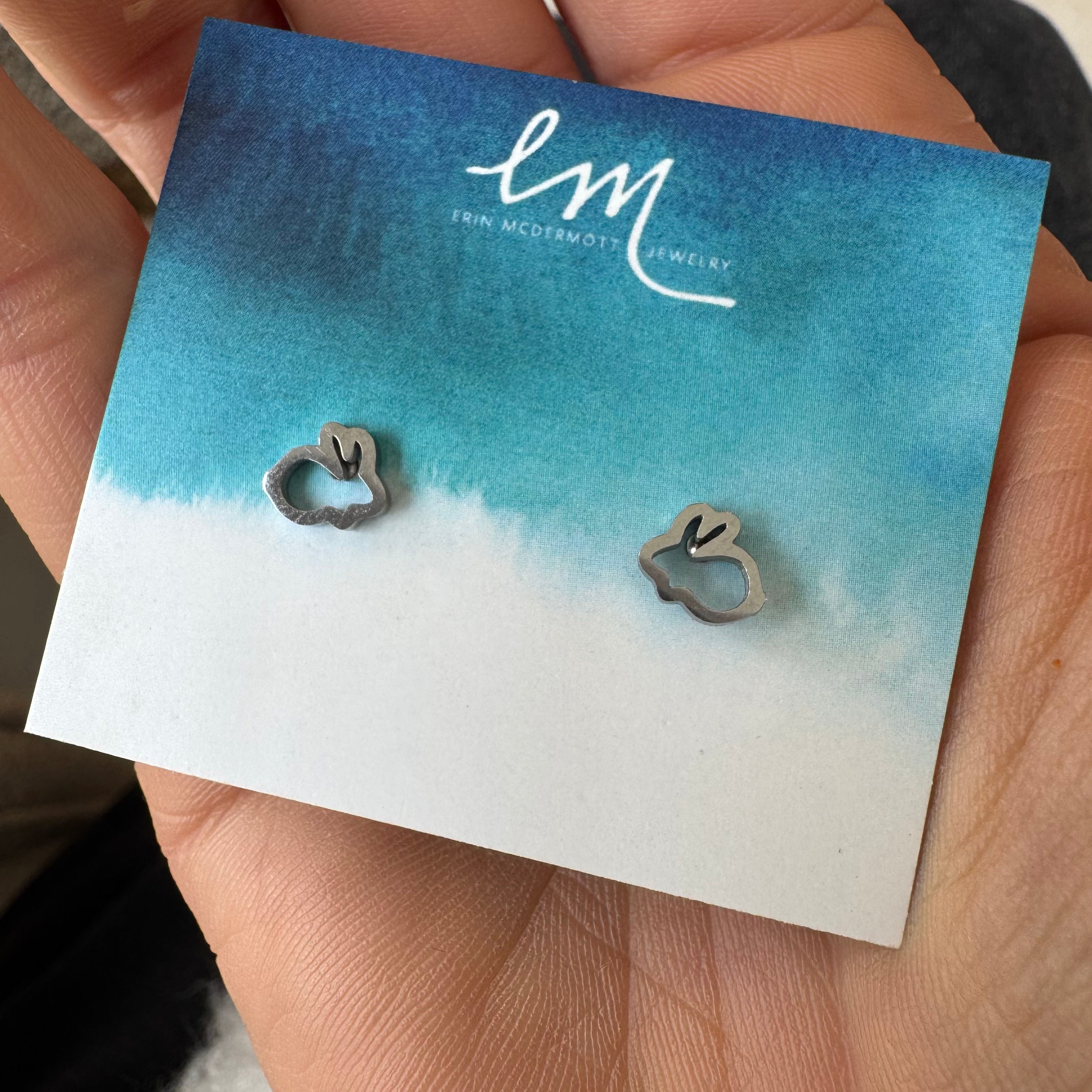 Picture of small outlined silver bunny stud earrings.